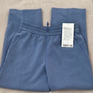 Lululemon Softstreme HR Straight-Leg Crop 24”